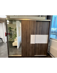 Armoire de 2.50 mètres, sur...